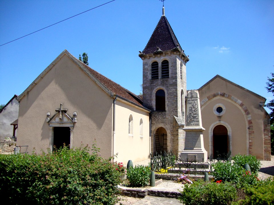 Savigny-sur-Grosne (Saône-et-Loire, Fr) église et monument aux morts