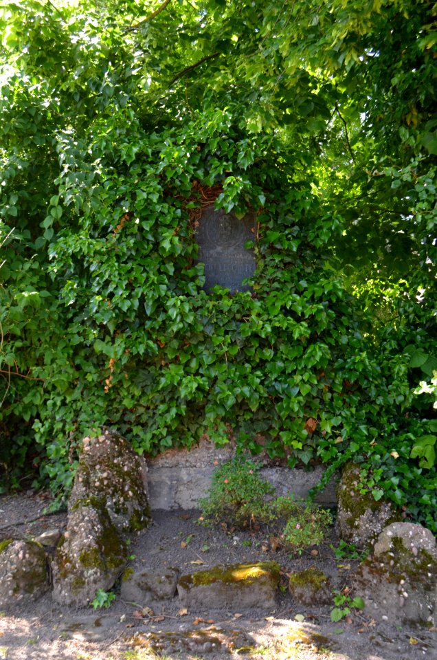 Saverne, Roseraie, monument commémoratif Léon Leconte (1)