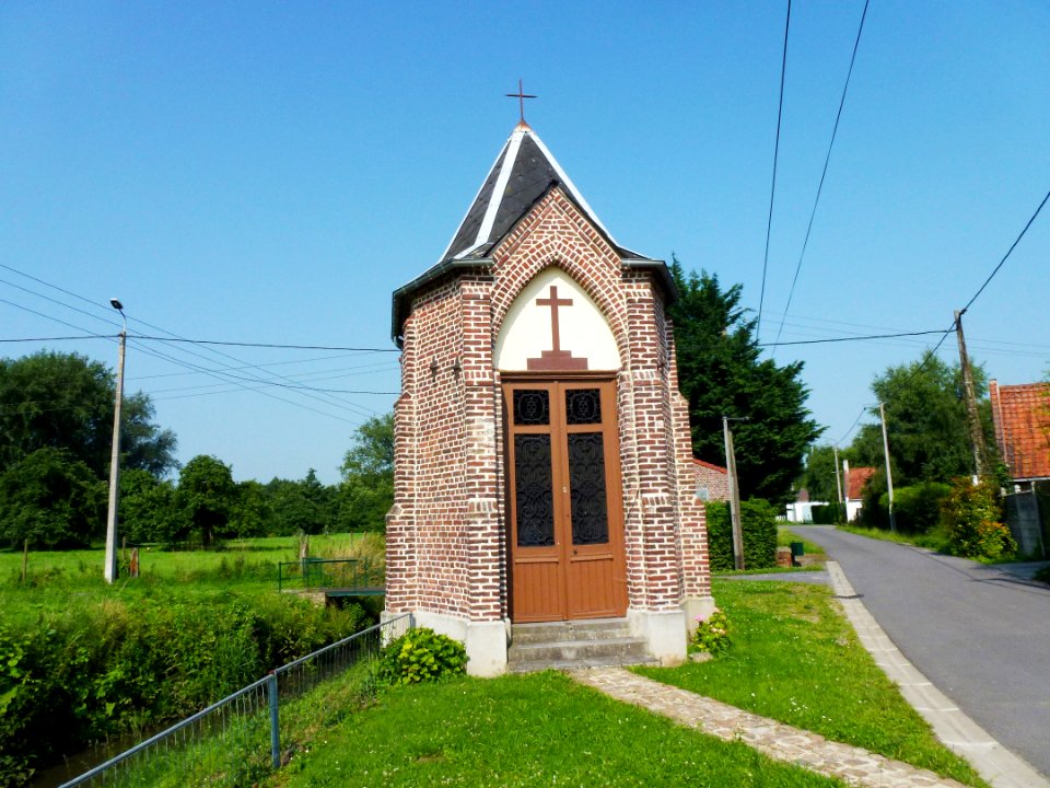 Sars-et-Rosières (Nord, Fr) oratoire, rue du Marais à chênes