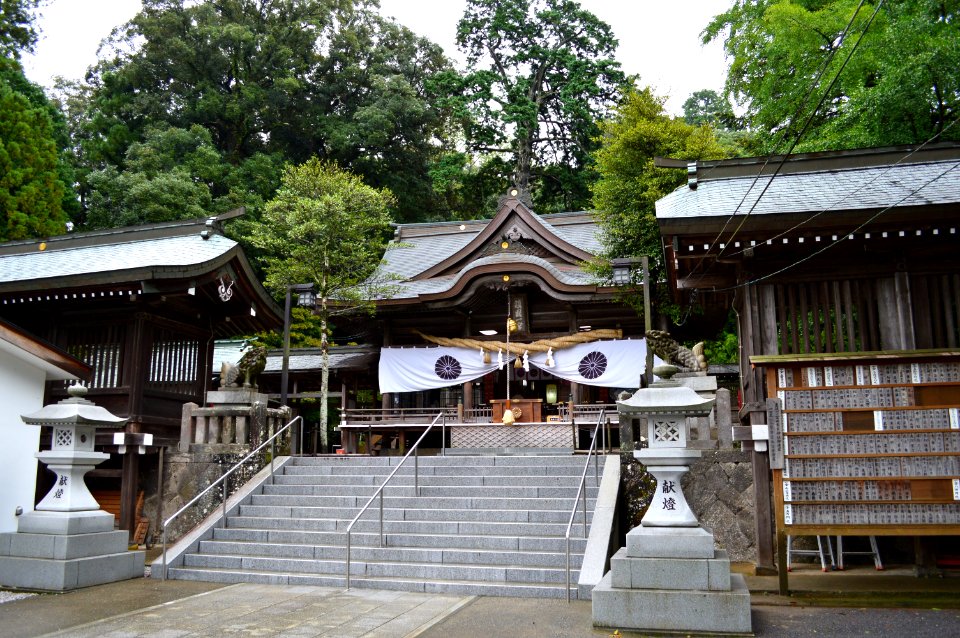 Sasamuta-jinja haiden-2