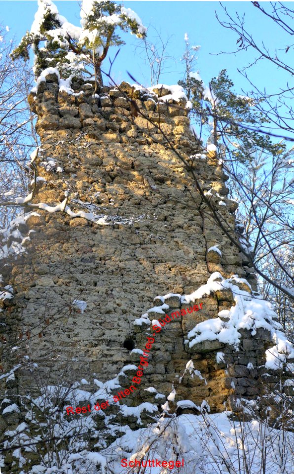 Saxenegg-1030873-Turm-vonSüden-Schuttkegel