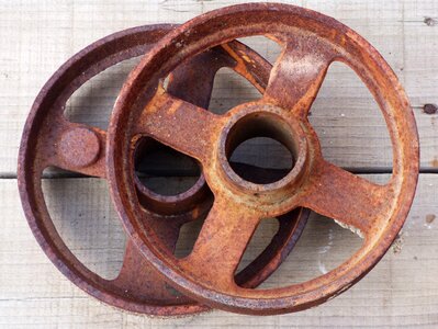 Iron rusty wheel photo