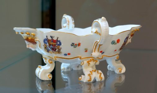 Sauceboat, Johann Joachim Kaendler, Meissen Porcelain Factory, c. 1735-1740, hard-paste porcelain - Wadsworth Atheneum - Hartford, CT - DSC05285