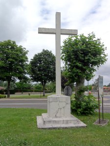 Saubion (Landes) croix près de l'église