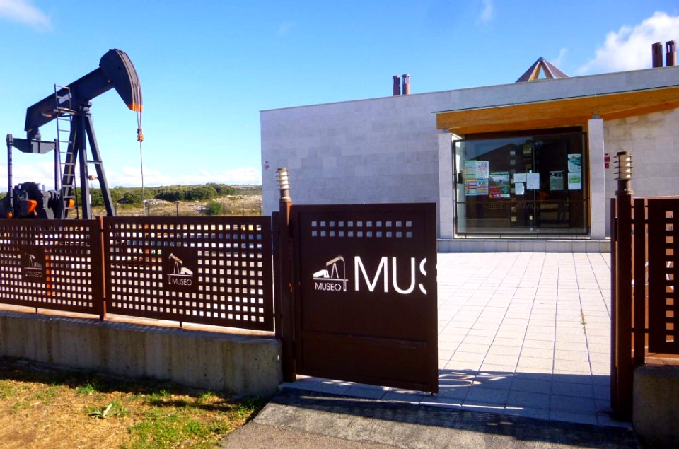 Sargentes de la Lora - Museo del Petróleo 01