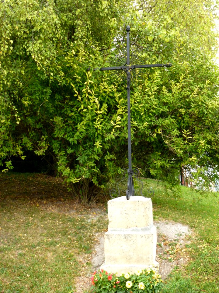Saulces-Champenoises (Ardennes) croix de chemin D25 ouest