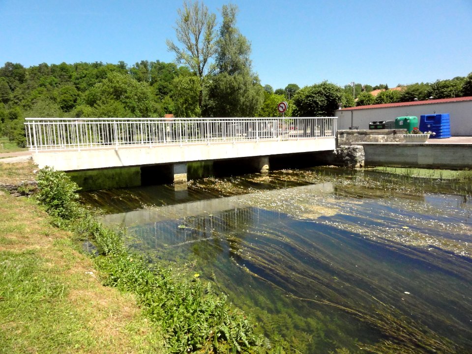 Saucourt, pont sur le bief du Rognon