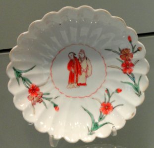 Saucer Dish with Amorous Couple, c. 1700-1720, Jingdezhen, China, hard-paste porcelain with overglaze enamels - Gardiner Museum, Toronto - DSC00638
