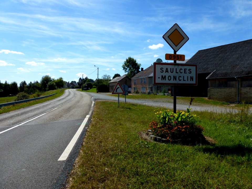Saulces-Monclin (Ardennes) city limit sign