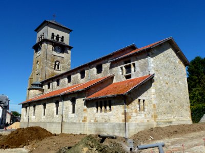 Saulces-Monclin (Ardennes) église, vue laterale