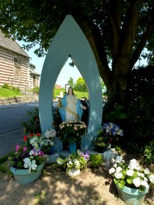 Saultain (Nord, Fr) statue de Lourdes près de l'église