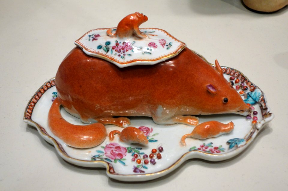 Sauce tureen in the shape of an Asiatic dormouse, Jingdezhen, China, c. 1745 - Winterthur Museum - DSC01554