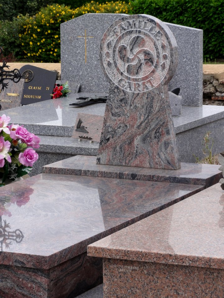 Saubion (Landes) stèle basque au cimetière