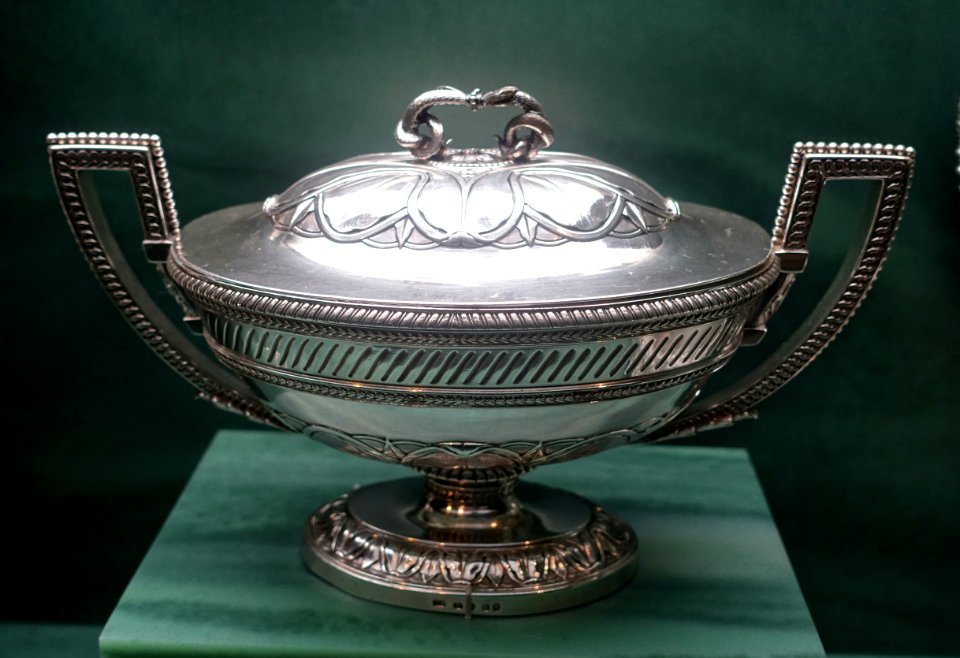 Sauce tureen, Paul Storr, London, 1800-1801, silver - Fowler Museum - University of California, Los Angeles - DSC02565