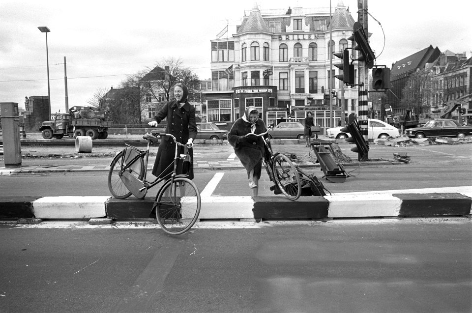 Sarphatistraat, Amsterdam, afgesloten voor verkeer wegens metrowerkzaamheden, Bestanddeelnr 925-5336
