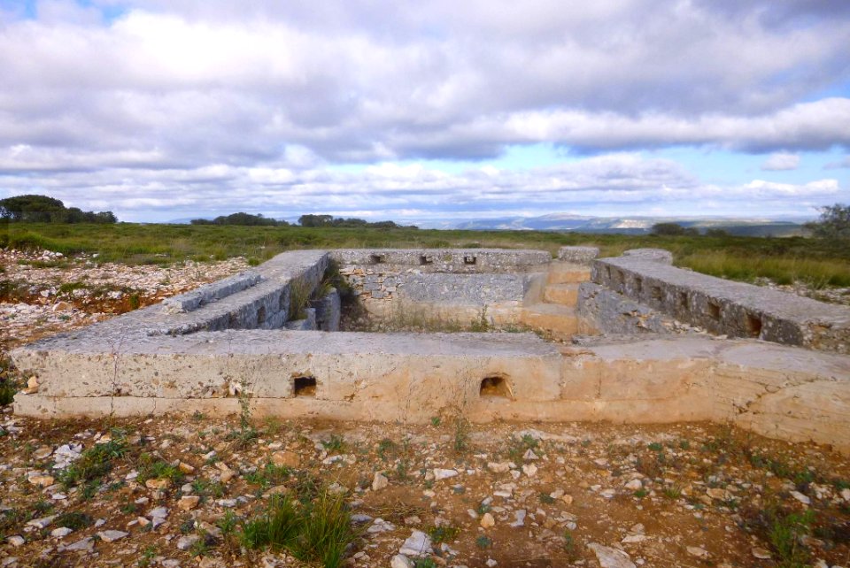 Sargentes de la Lora - Parapeto de la muerte y sistema defensivo de trincheras de la Guerra Civil 1