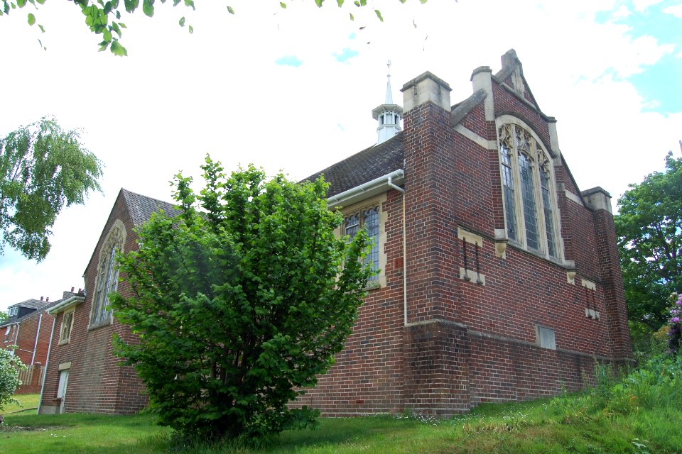 Sarisbury Green United Reformed Church, Bridge Road, Sarisbury (May 2019) (2)