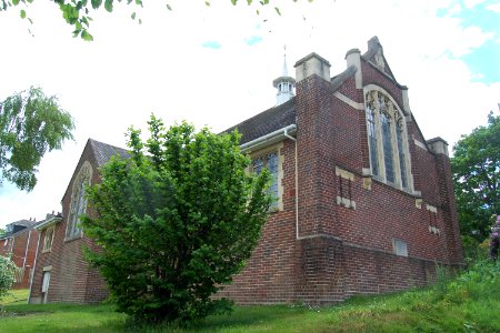 Sarisbury Green United Reformed Church, Bridge Road, Sarisbury (May 2019) (2)