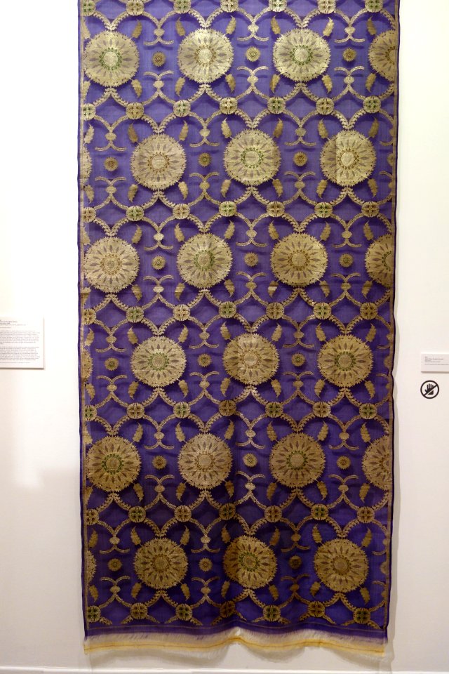 Sari, Varanasi, Uttar Pradesh, India, view 1, 20th century, silk, gold thread - Textile Museum of Canada - DSC00954