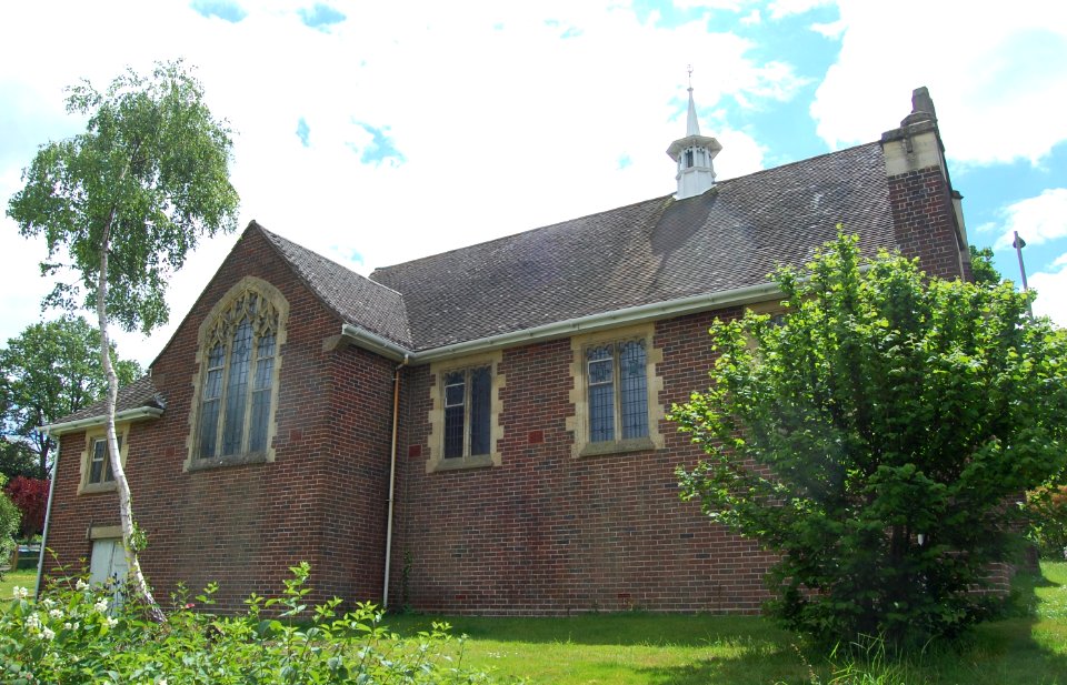 Sarisbury Green United Reformed Church, Bridge Road, Sarisbury (May 2019) (3)