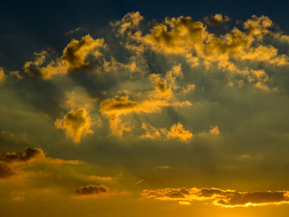 Farbenspiel dusk clouds photo