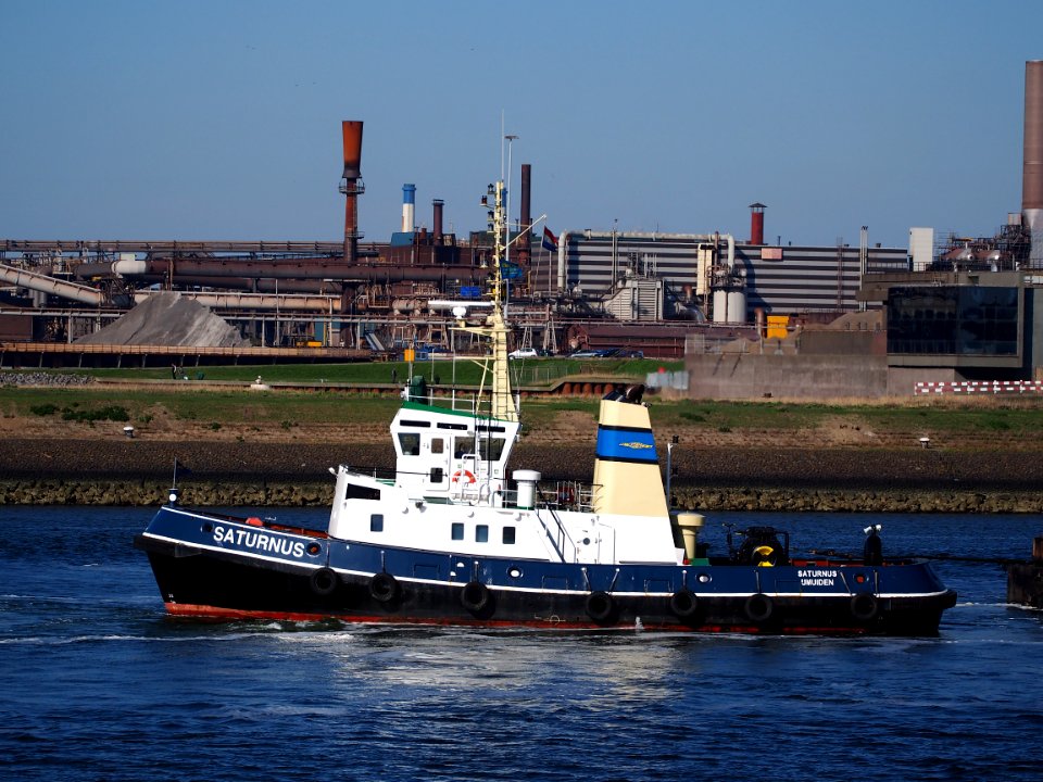 Saturnus - IMO 7719052, at locks of IJmuiden, Port of Amsterdam, pic2
