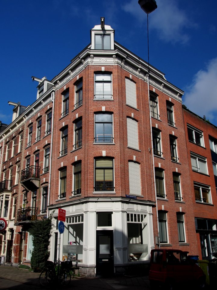 Sarphatipark 95 B,C,D,E hoek Eerste Sweelinckstraat