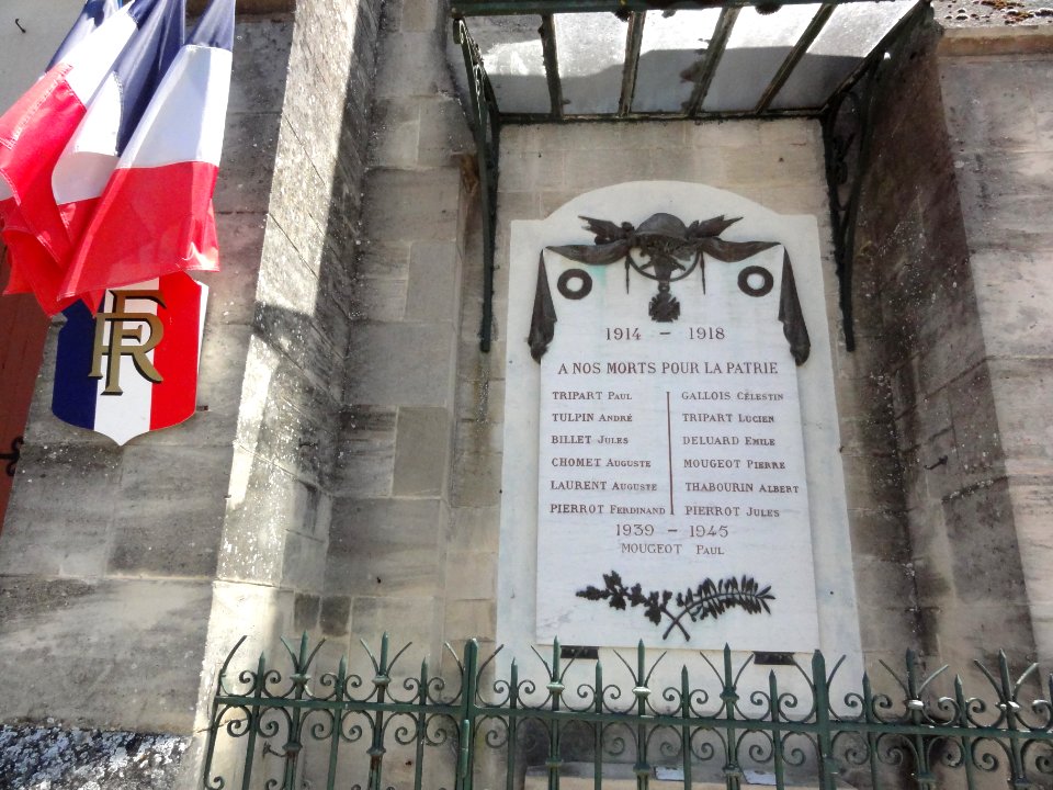 Saucourt-sur-Rognon, église Saint-Rémy, plaque monument aux morts sur façade