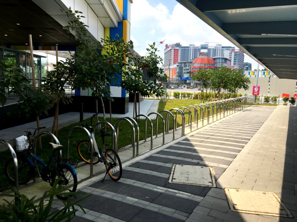 SBK Line Maluri Station Bicycle rack 1