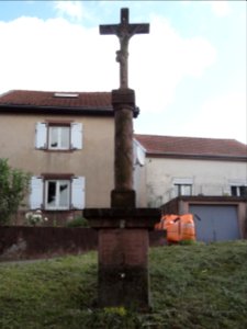 Sarraltroff (Moselle) croix de chemin C