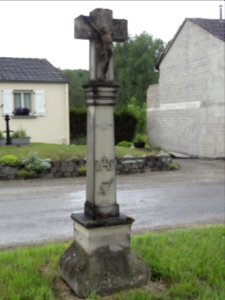 Sarraltroff (Moselle) croix de chemin A