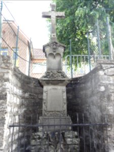 Sarraltroff (Moselle) croix de chemin B