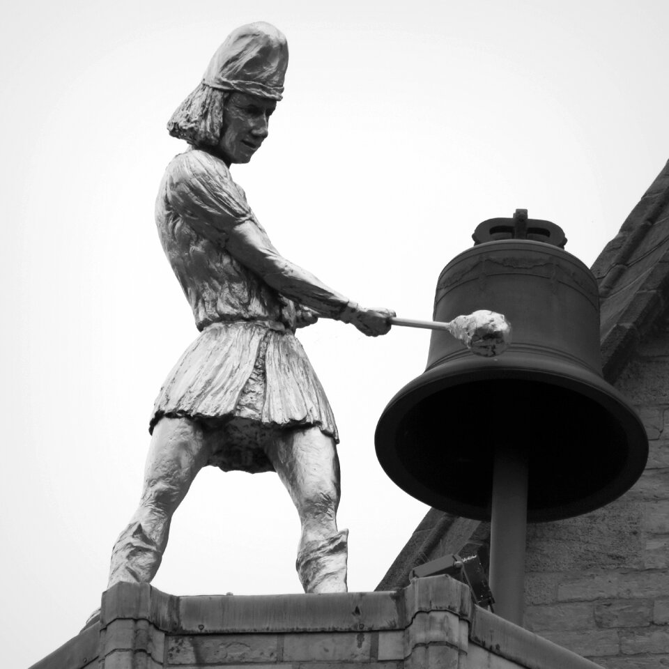 Hours hammer statue