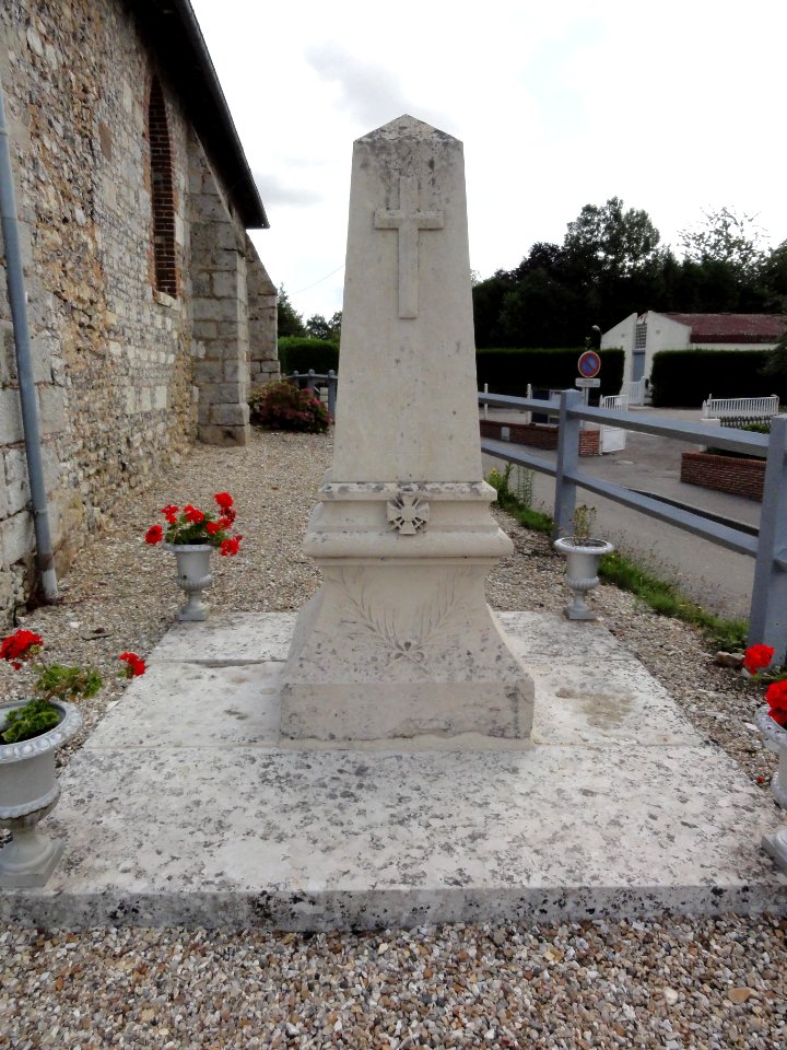 Saussay (Seine-Mar.) monument aux morts