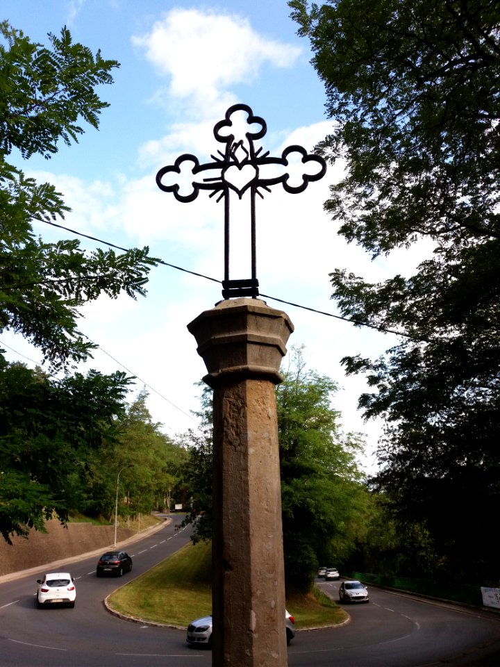 Sathonay-Village - Montée du Village, croix (1)