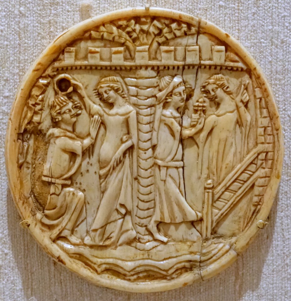Scenes of lovers, mirror cover, probably English, 1300s, ivory - Princeton University Art Museum - DSC06752