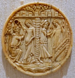 Scenes of lovers, mirror cover, probably English, 1300s, ivory - Princeton University Art Museum - DSC06752