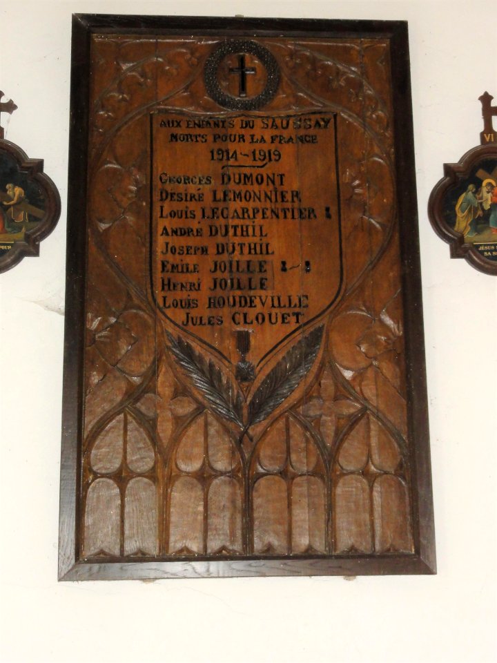 Saussay (Seine-Mar.) église, plaque monument aux morts