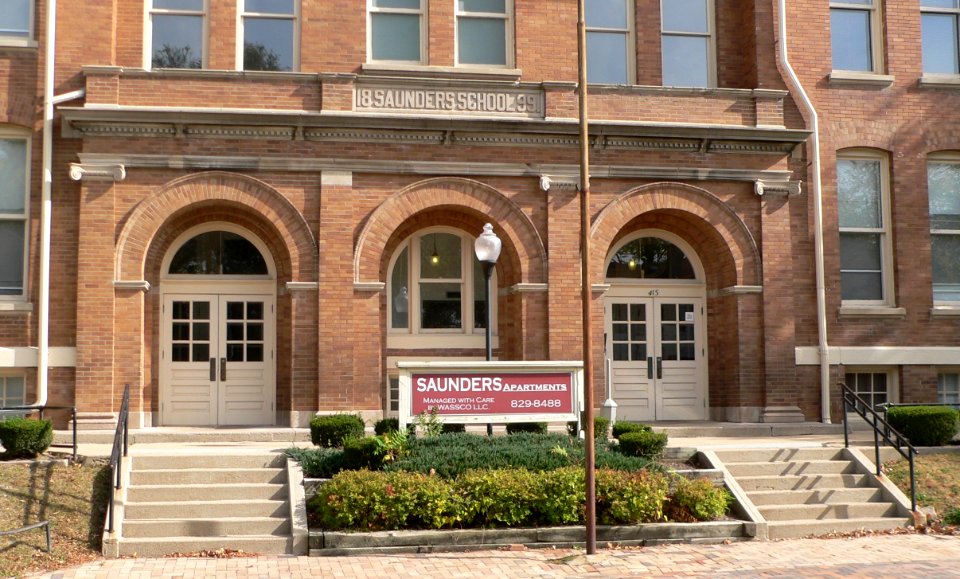 Saunders School (Omaha) W entrance