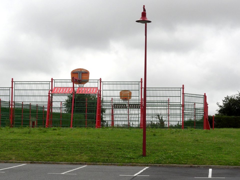 Sausseuzemare-en-Caux (Seine-Mar.) terrain multisports