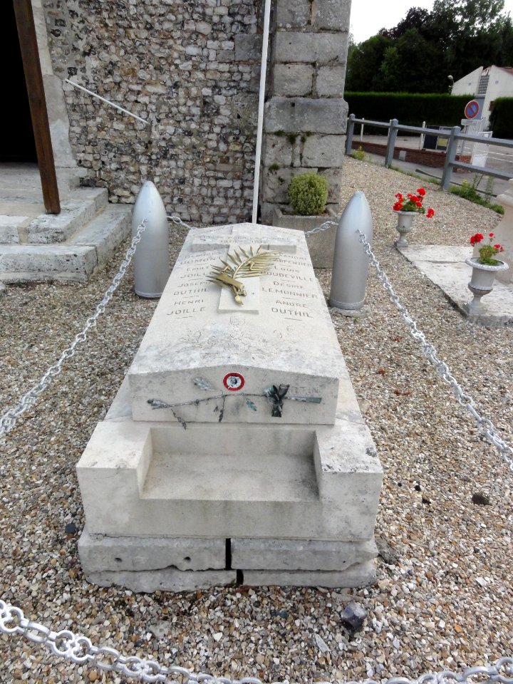 Saussay (Seine-Mar.) tombe militaire