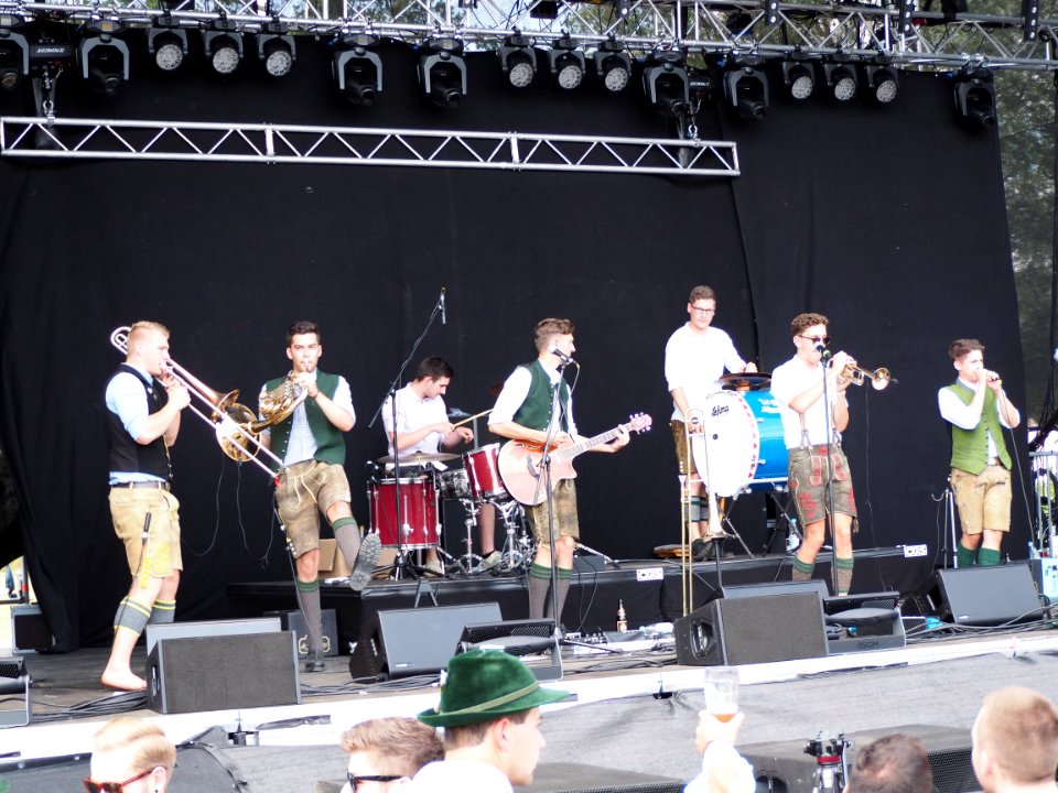 Saustoimusi Jahrhundertsud Festival (03)