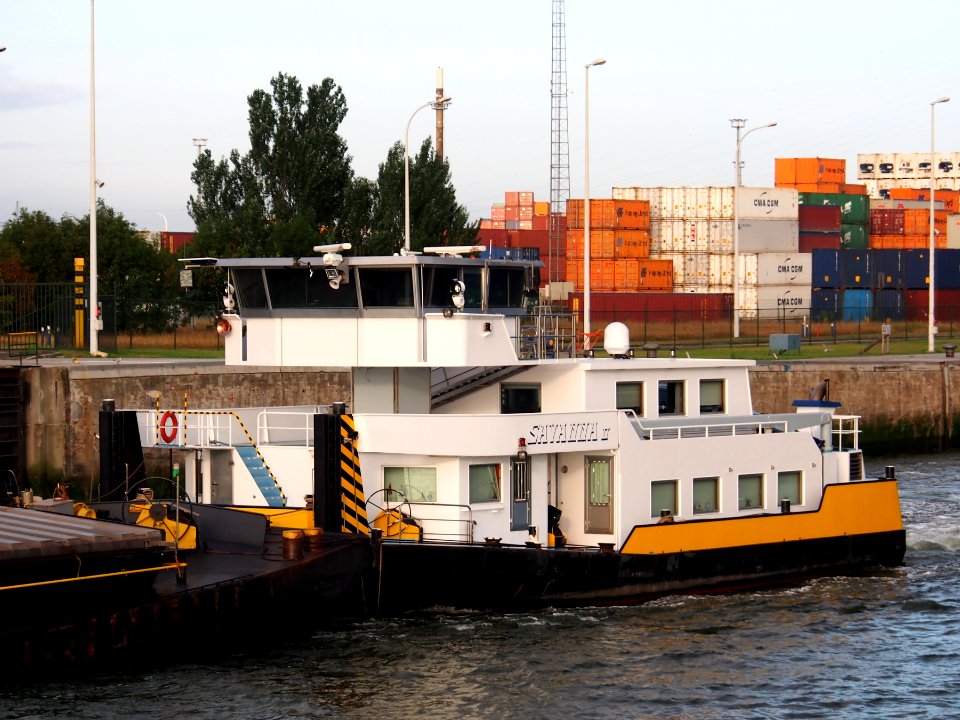Savanna II - ENI 02320353 leaving Berendrechtlock, Port of Antwerp pic1