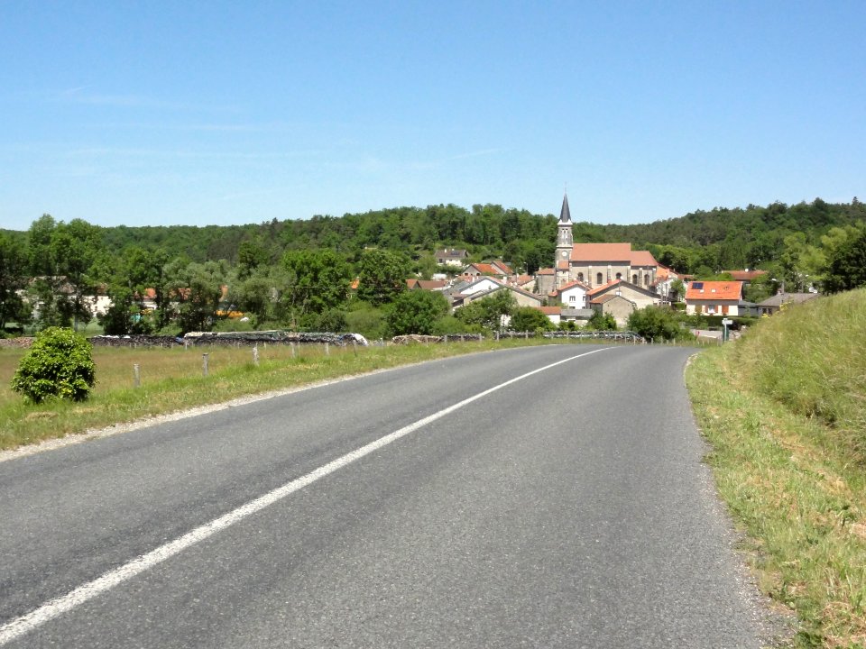 Saucourt-sur-Rognon, vue du village par D67A