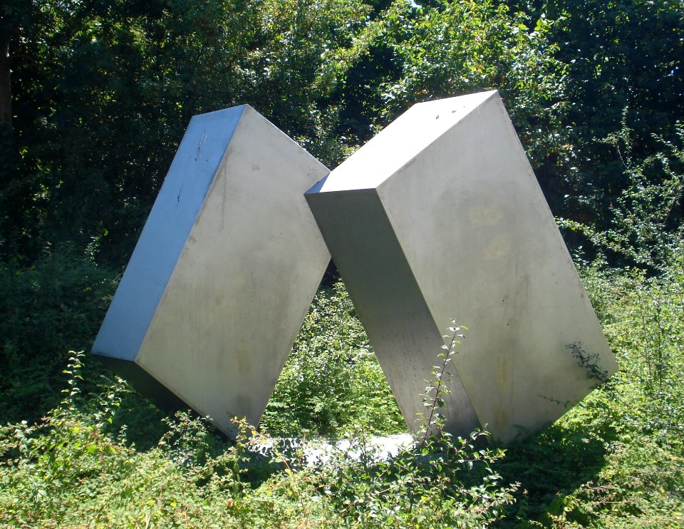 Sassenheim kunstwerk twee blokken