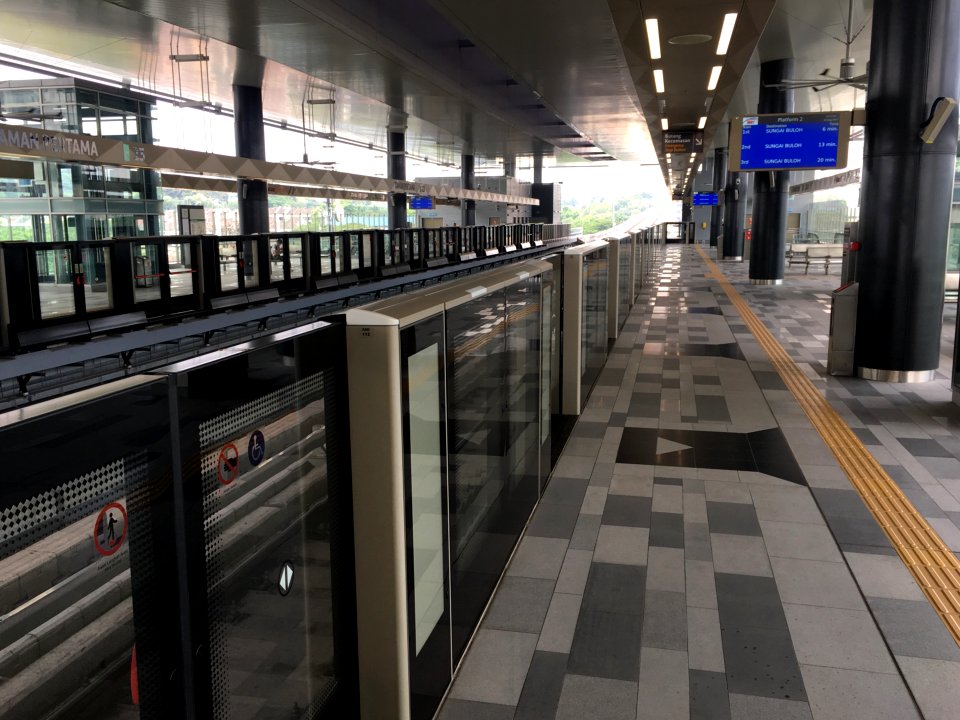 SBK Line Taman Pertama Platform 4