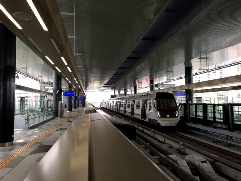 SBK Line Taman Pertama Platform 3