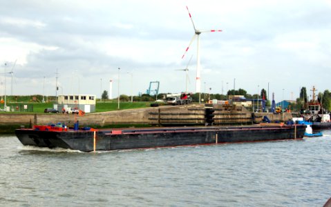 Scaldis (ship, 1982), ENI 02318173 pushing ARNE, ENI 02315704, Port of Antwerp