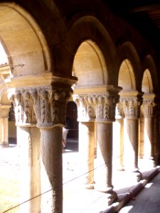 Santillana del Mar - Colegiata de Santa Juliana, claustro 04