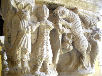 Santillana del Mar - Colegiata de Santa Juliana, claustro, capiteles 03